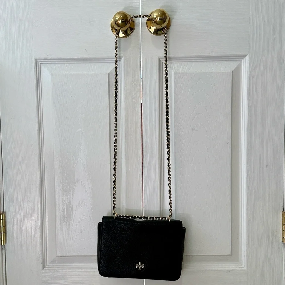 Tory Burch Logo Crossbody/Shoulder Black Pebbled Lather Bag withAdjustable Chain